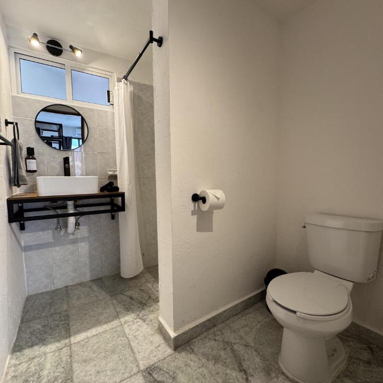 The Boat House Suites - Deluxe Queen Room - 5