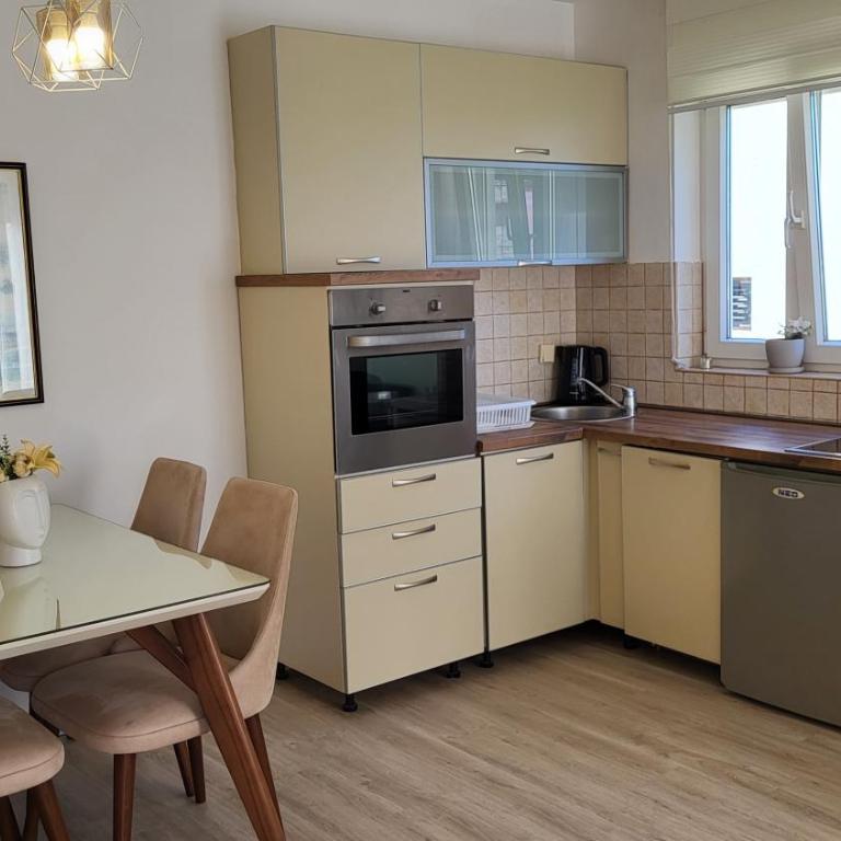Apartments Teodo - Apartman s 1 Spavaćom Sobom i Balkonom - 7