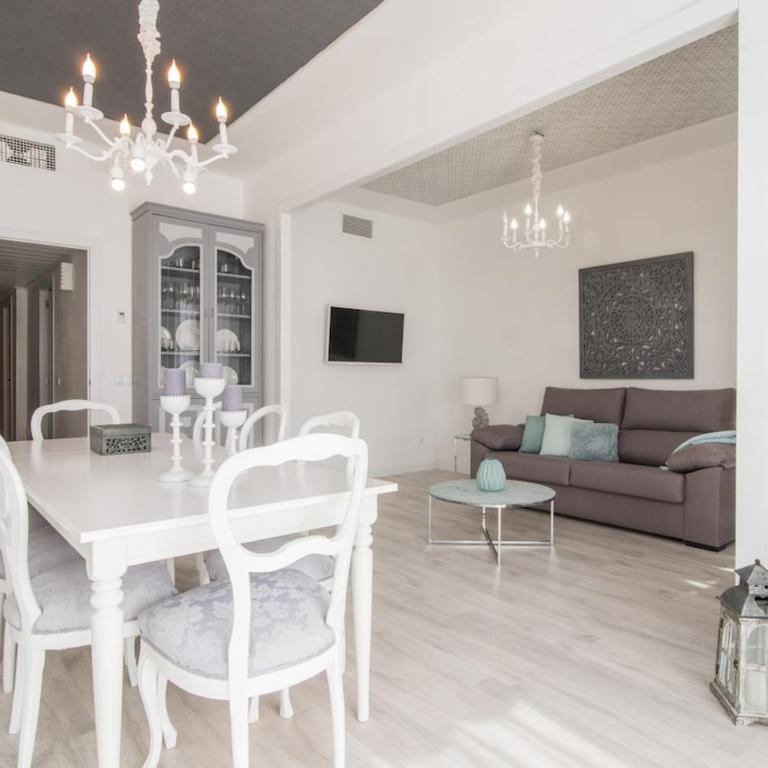 Nice, Cozy, UP TO 6, FCB stadium, free parking - Two-Bedroom Apartment - 1