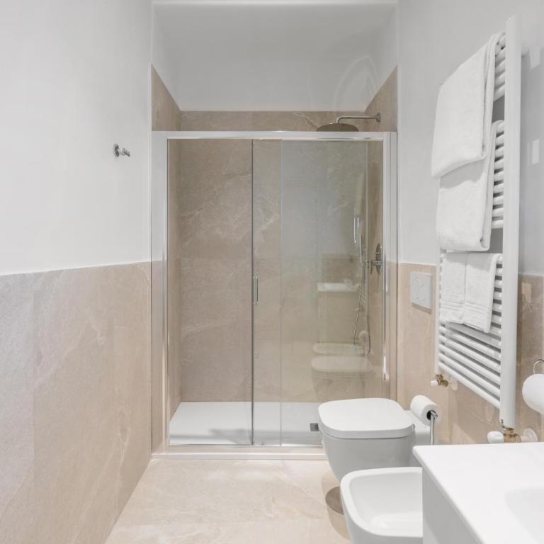 Hotel Adamas - Three-Bedroom Deluxe Apartment - 4