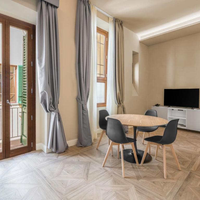 Hotel Adamas - Three-Bedroom Deluxe Apartment - 11