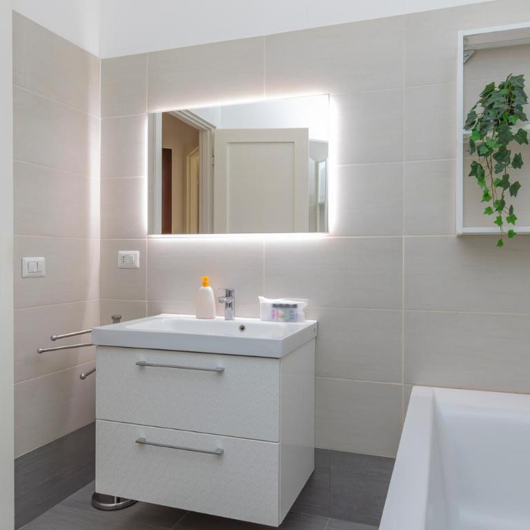 I-Host Luxury Apartment - Cherubini 6 - Appartamento con 2 Camere da Letto - 37