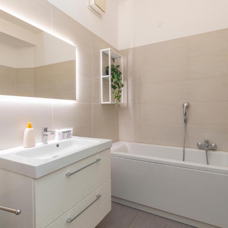 I-Host Luxury Apartment - Cherubini 6 - Appartamento con 2 Camere da Letto - 55