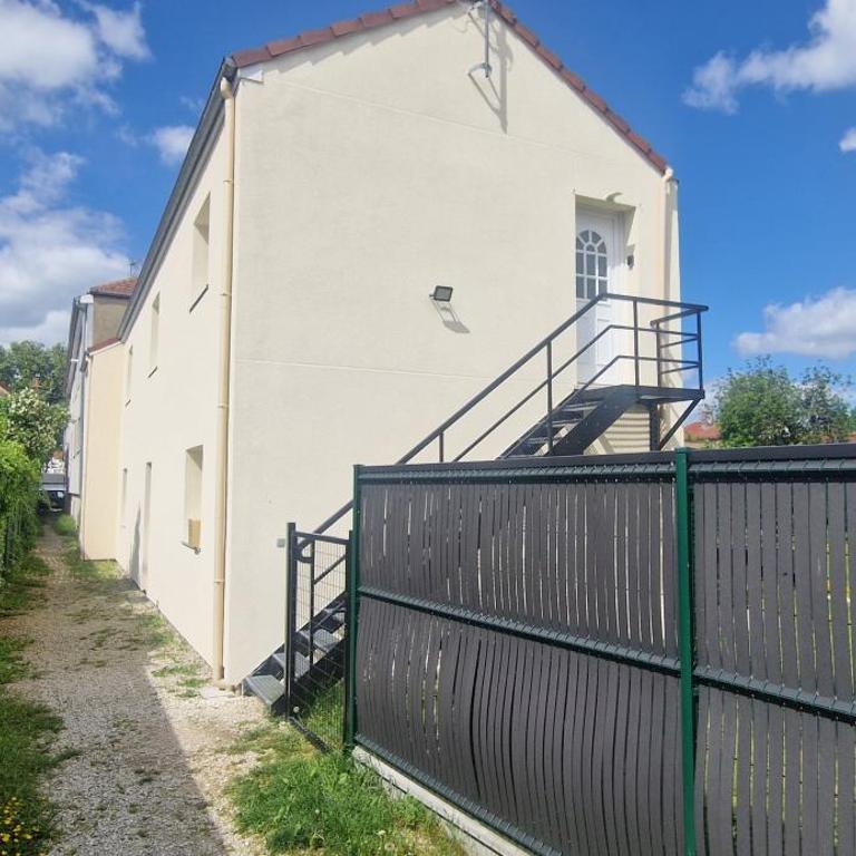 Appartement cosy spacieux parking gratuit en face - Apartment mit 1 Schlafzimmer - 4
