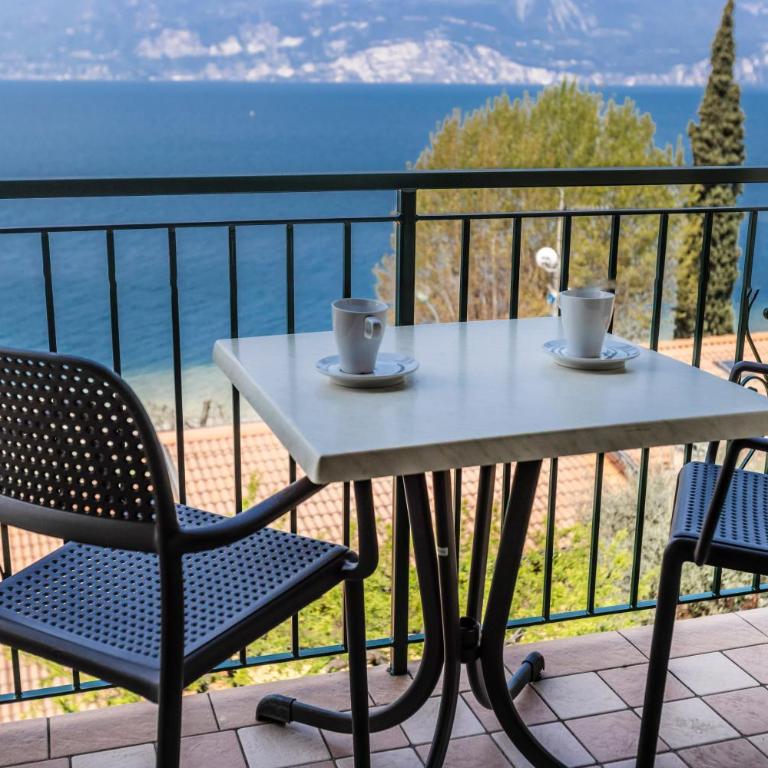 Residence Solei Classic & Plus - Classic One-Bedroom Apartment with Balcony and Lake View - 3