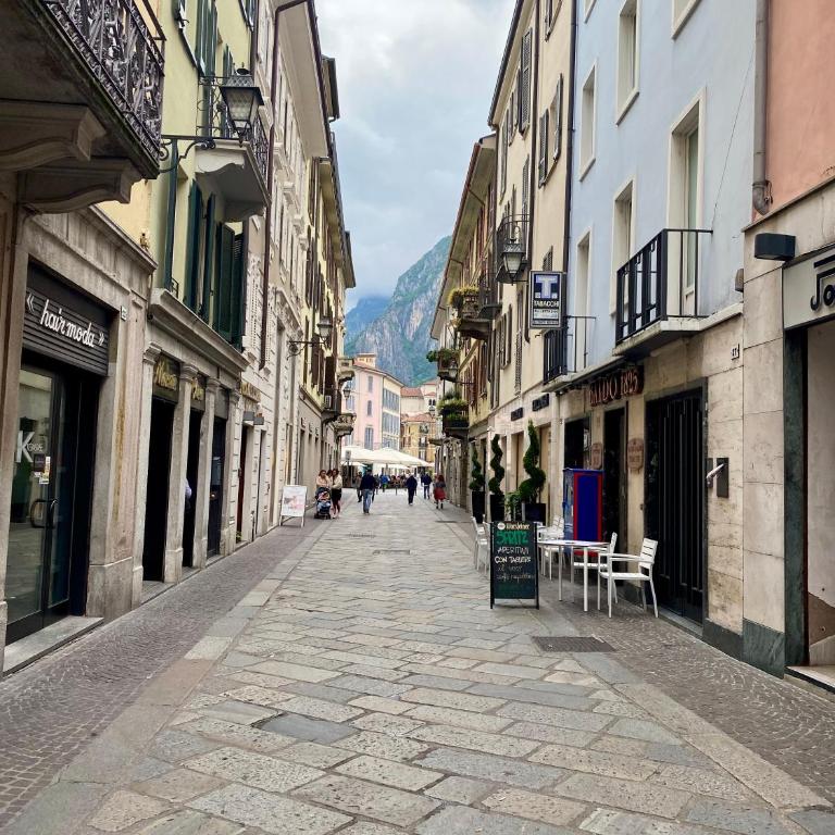 Lecco via Roma - Appartamento con 1 Camera da Letto - 24