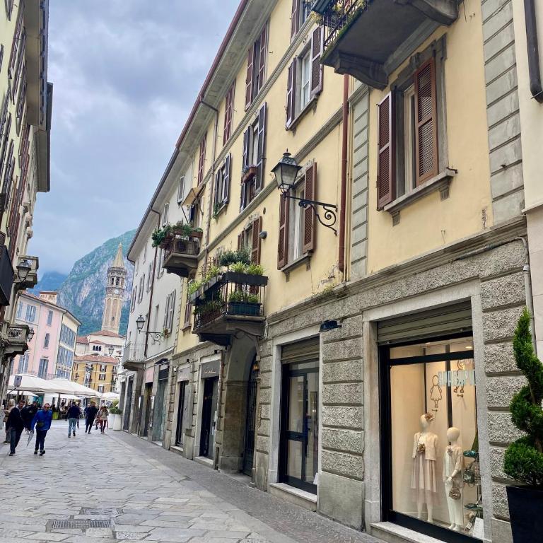 Lecco via Roma - Appartamento con 1 Camera da Letto - 23