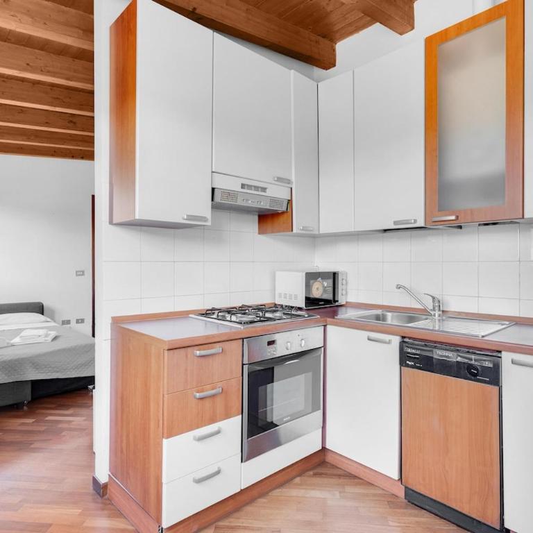 Metro M2 e AC - Open Space moderno a Milano - Appartamento con 1 Camera da Letto - 12