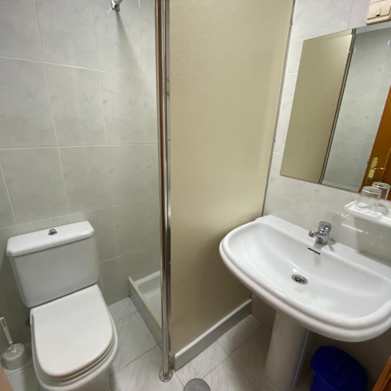 Alojamiento San Martín - Habitación Individual con baño privado - 2