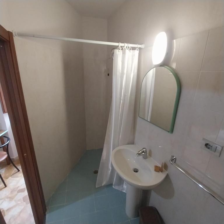 Hotel Montreal - Standard Double or Twin Room - Separate Building - 3