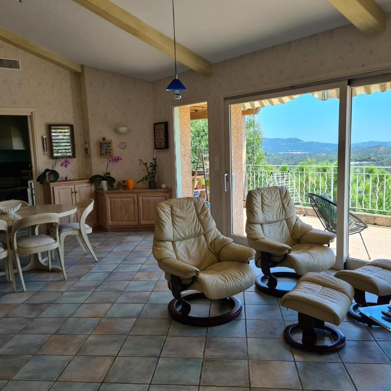 la grande piscine - Villa Standard - 4