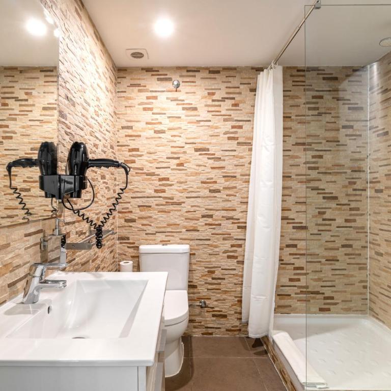 Laramond Barcelona Rooms - Double Room with Private Bathroom - 4