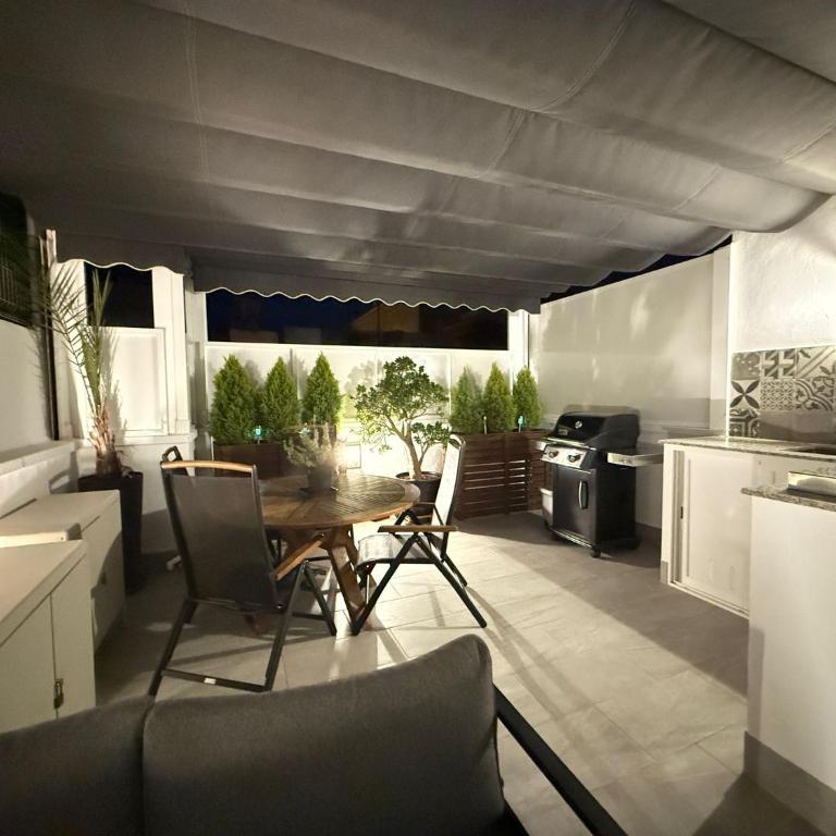 Atico con terraza privada , a 100 metros de playa Levante Santa Pola - Apartamento de 1 dormitorio - 2
