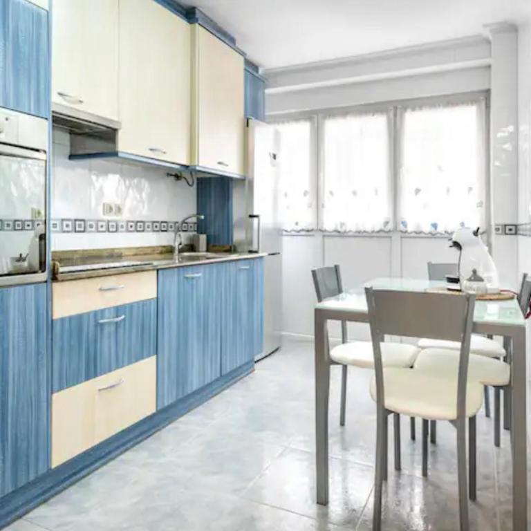VillaCoto - Piso acogedor y amplio con Wifi a un paseo de la playa - Apartamento de 2 dormitorios - 6