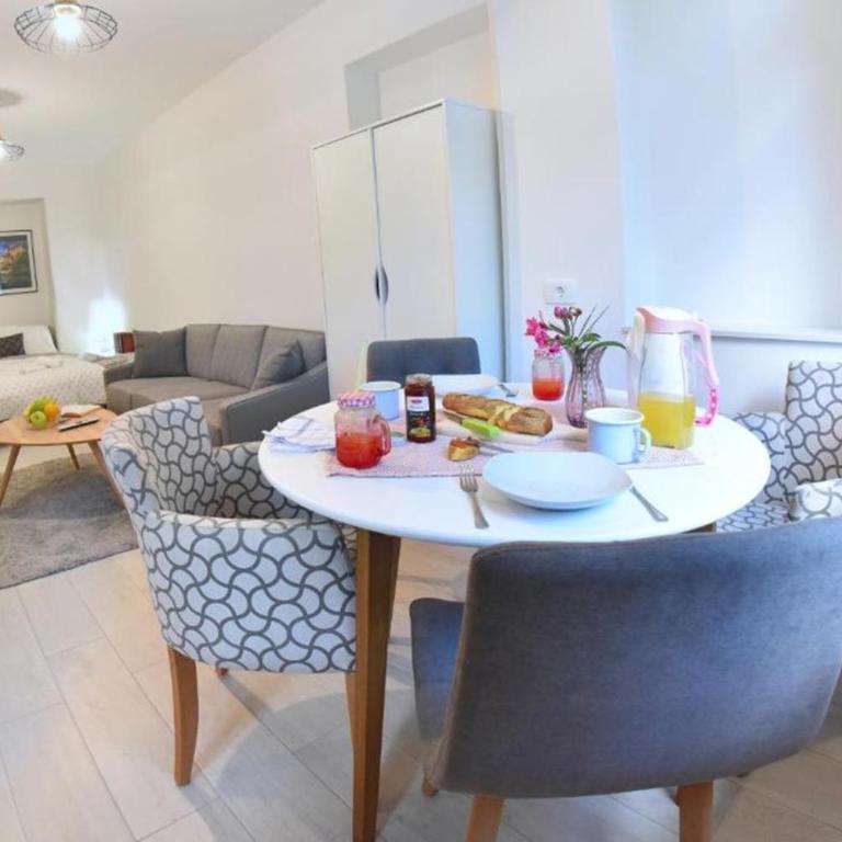 Apartments Valentina free parking - Deluxe Studio Apartment - 4