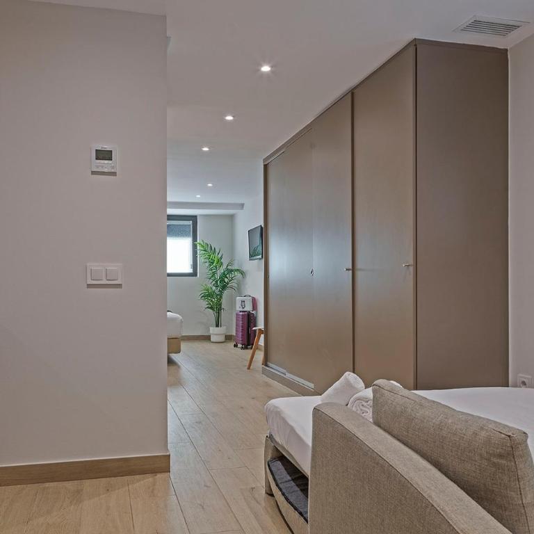 Aparthotel Bcn Montjuic - Basic Triple Room - 2