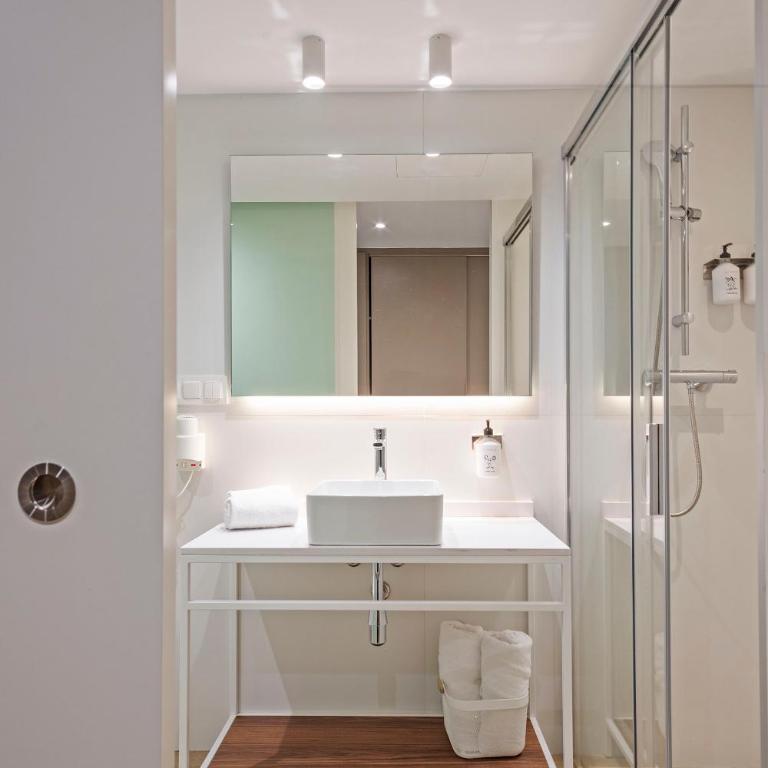 Aparthotel Bcn Montjuic - Basic Triple Room - 5
