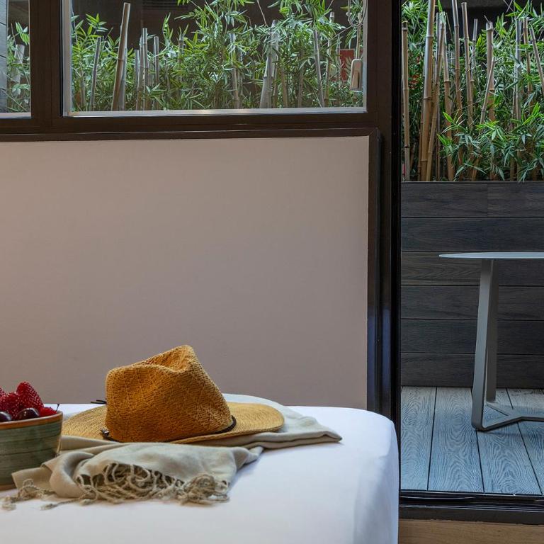 Aparthotel Bcn Montjuic - Family Room with Terrace Ground Floor - 7