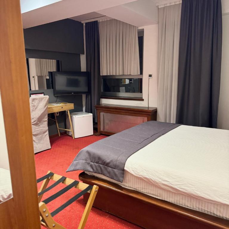 Hotel Astra - Standardna Trokrevetna Soba - 3