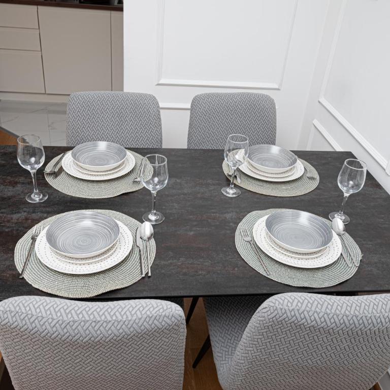 Elegant Downtown Apartment with Private Parking - One-Bedroom Apartment - 16