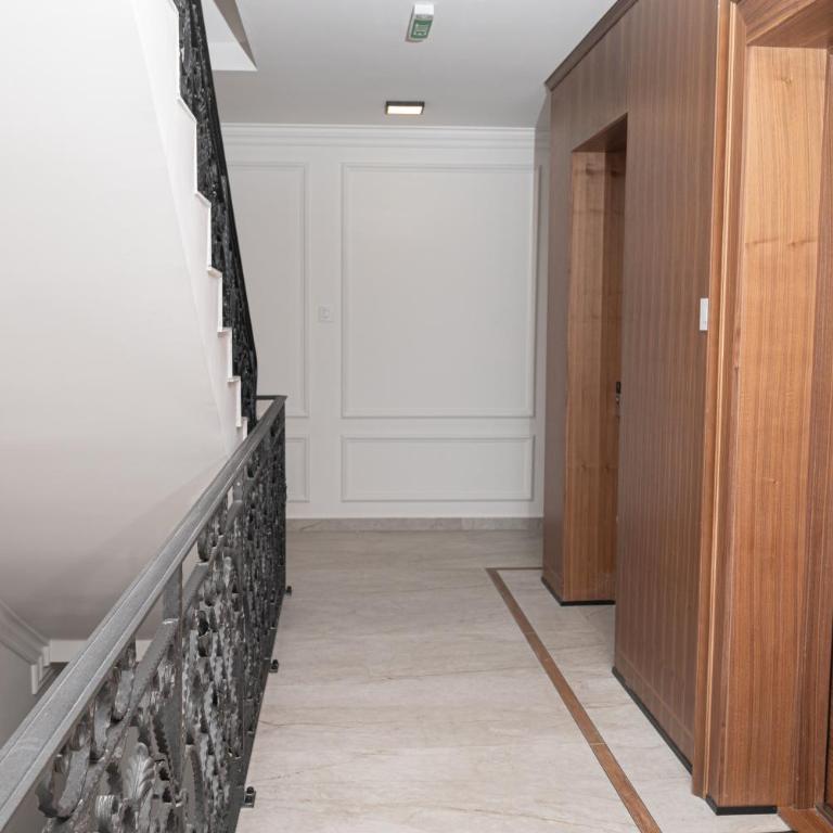 Elegant Downtown Apartment with Private Parking - Apartman sa 1 Spavaćom Sobom - 35