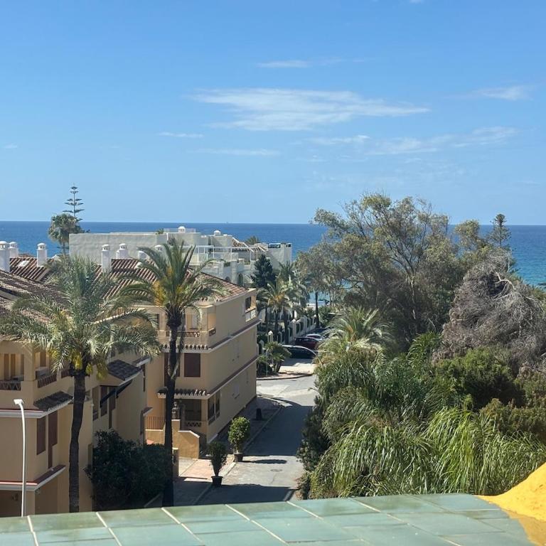 Elviria 2-level Apt Beach-Pool access, fully equipped - Three-Bedroom Apartment - 3