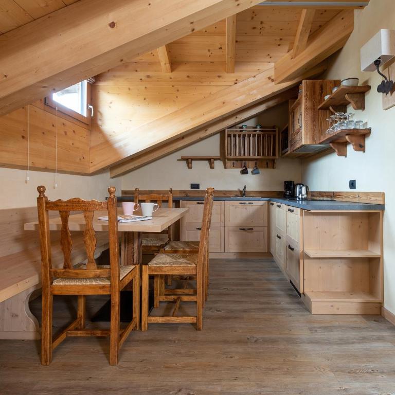 Engadina Chalet - Two-Bedroom Deluxe Apartment - 1