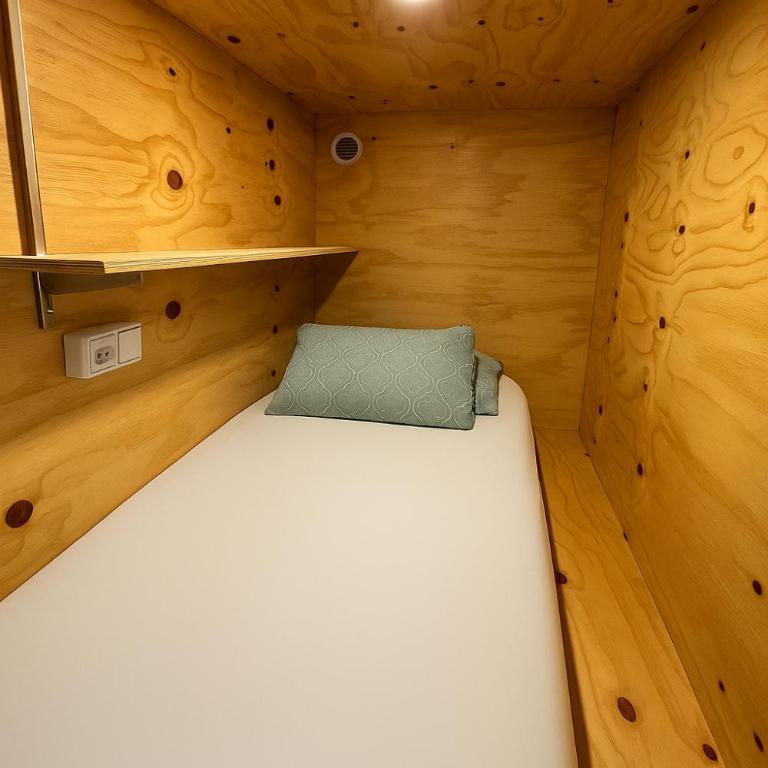 Cubik Rooms - Habitación Individual con baño compartido - 3