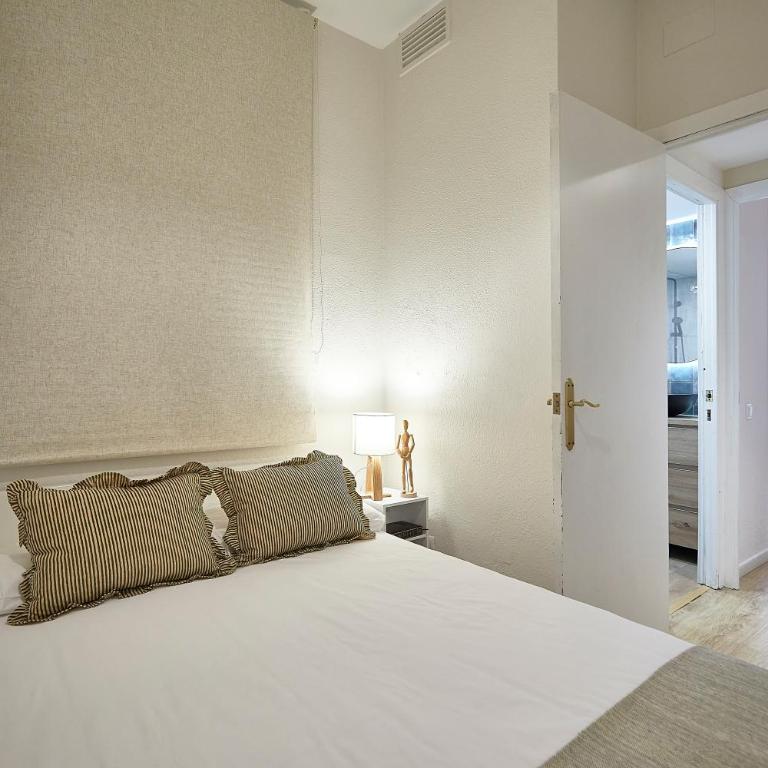 BBarcelona Mallorca Flats - Three-Bedroom Standard Apartment - 1