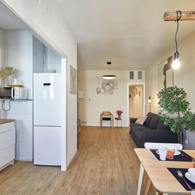 BBarcelona Mallorca Flats - Three-Bedroom Standard Apartment - 2