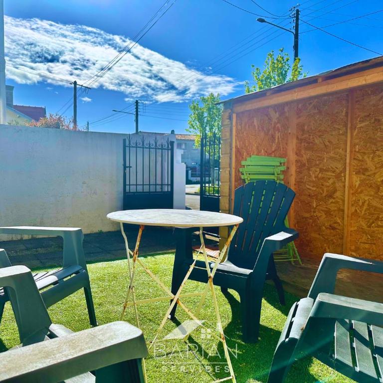 Duplex confortable avec climatisation et cour - ménage et linge inclus - Casa con 1 dormitorio - 18