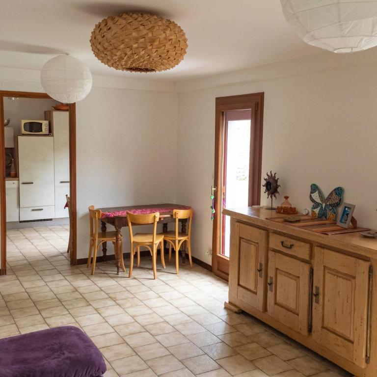 House with garden and parking 1 min from Grenoble - Maison de Ville 2 Chambres - 24