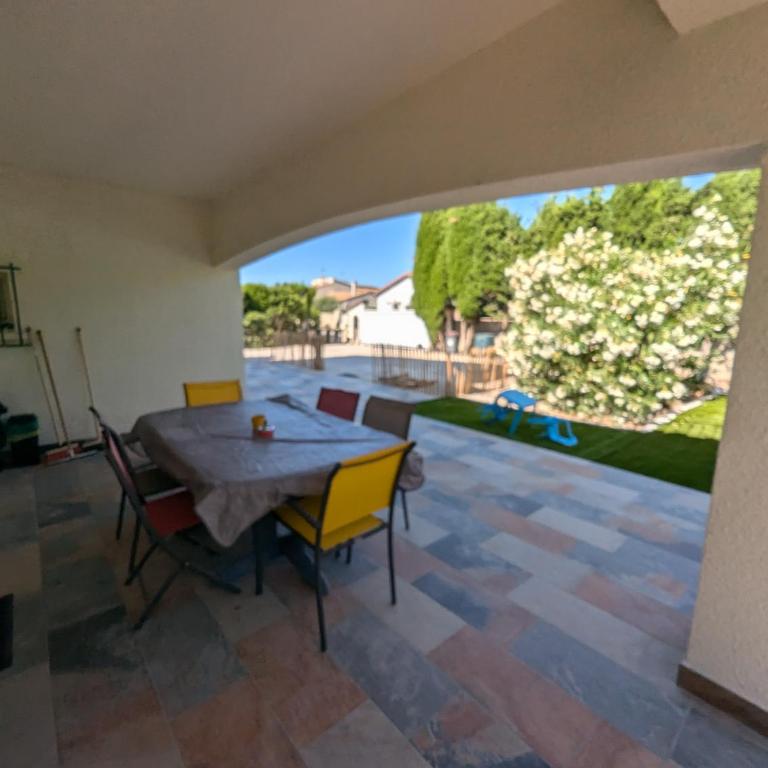 Calme mais proche toutes activités, F3 avec parking, jardin, piscine, wifi, clim dans propriété privée - Appartement 2 Chambres avec Piscine Privée - 20
