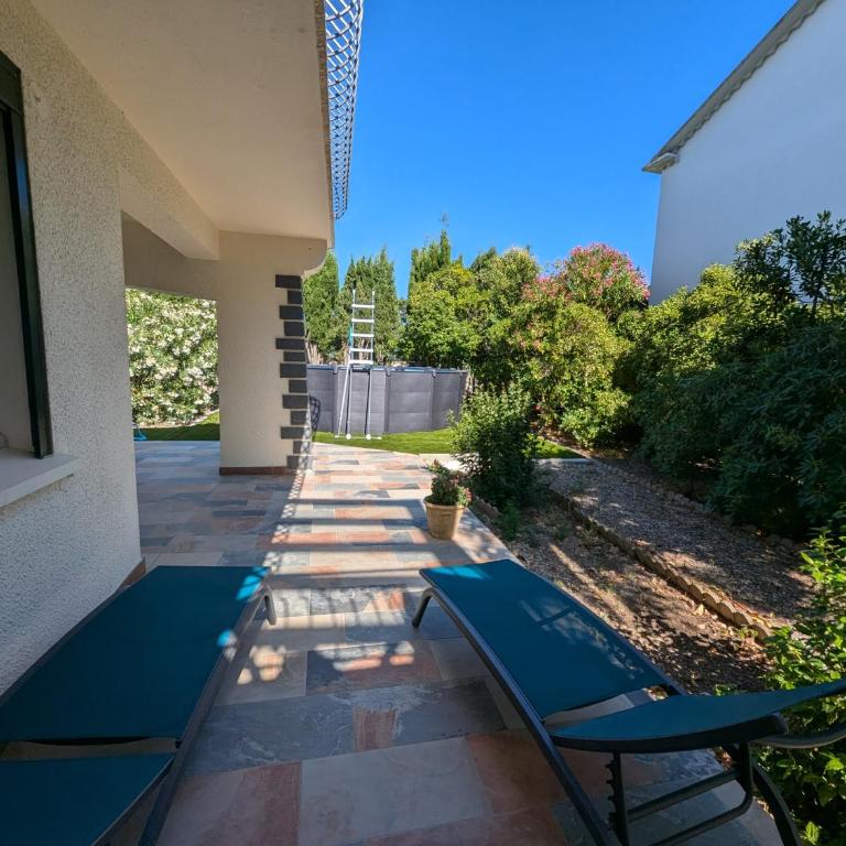 Calme mais proche toutes activités, F3 avec parking, jardin, piscine, wifi, clim dans propriété privée - Appartement 2 Chambres avec Piscine Privée - 24