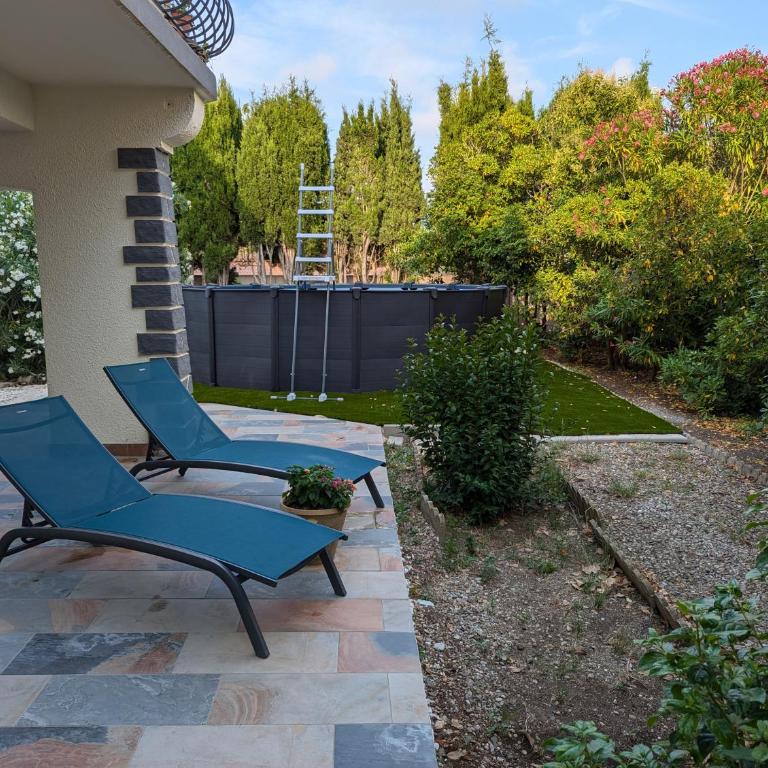 Calme mais proche toutes activités, F3 avec parking, jardin, piscine, wifi, clim dans propriété privée - Appartement 2 Chambres avec Piscine Privée - 29
