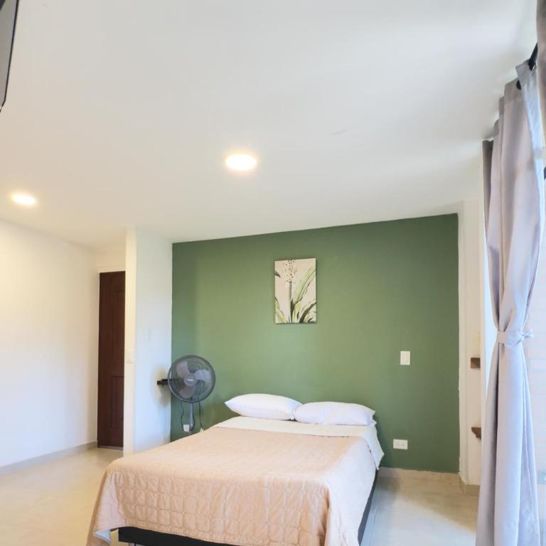 Edificio Fenicia Lofts Laureles - Studio with Balcony - 12