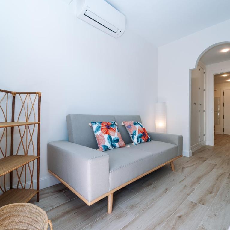 Boho Beach Apt Pool Gardens - One-Bedroom Apartment with Terrace - 14