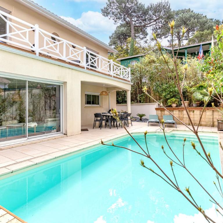 Villa Fleurs des Pins, piscine chauffée , 80 m de la plage Pereire - Villa - 1