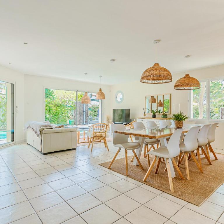 Villa Fleurs des Pins, piscine chauffée , 80 m de la plage Pereire - Villa - 22