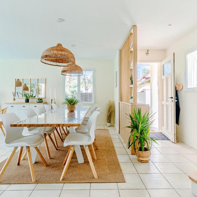 Villa Fleurs des Pins, piscine chauffée , 80 m de la plage Pereire - Villa - 27