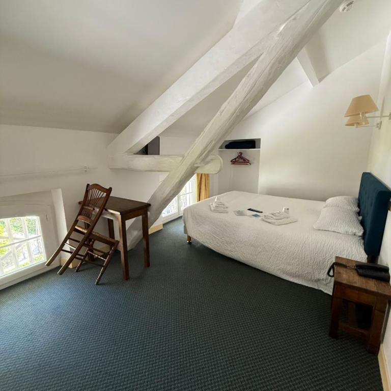 HOTEL ST SEBASTIEN - Chambre Double - Vue sur Montagne - 1