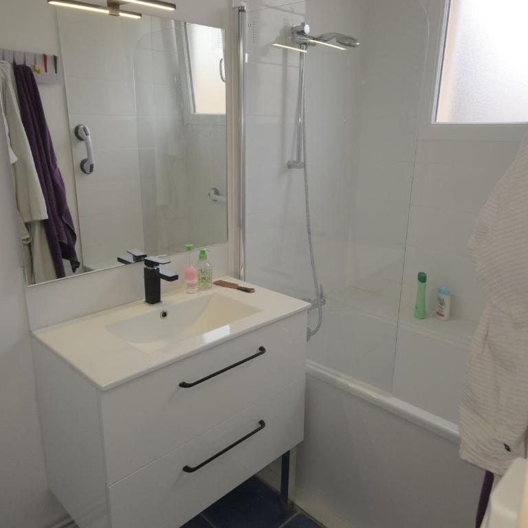 Chambres près des 24H avec 1 lit et 1 lit d'appoint -60kg - Zweibettzimmer - 12