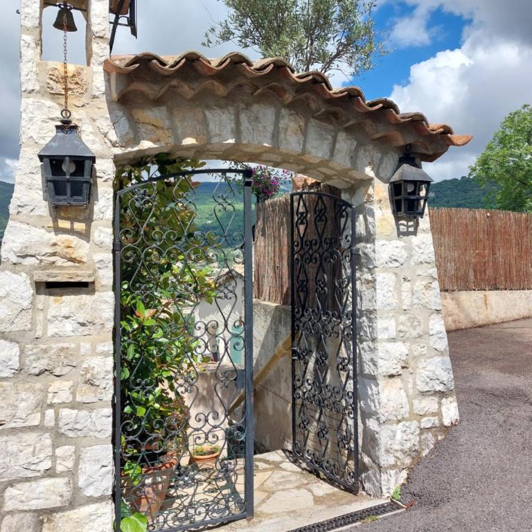 Charmant haut de villa - Maison 3 Chambres - 2