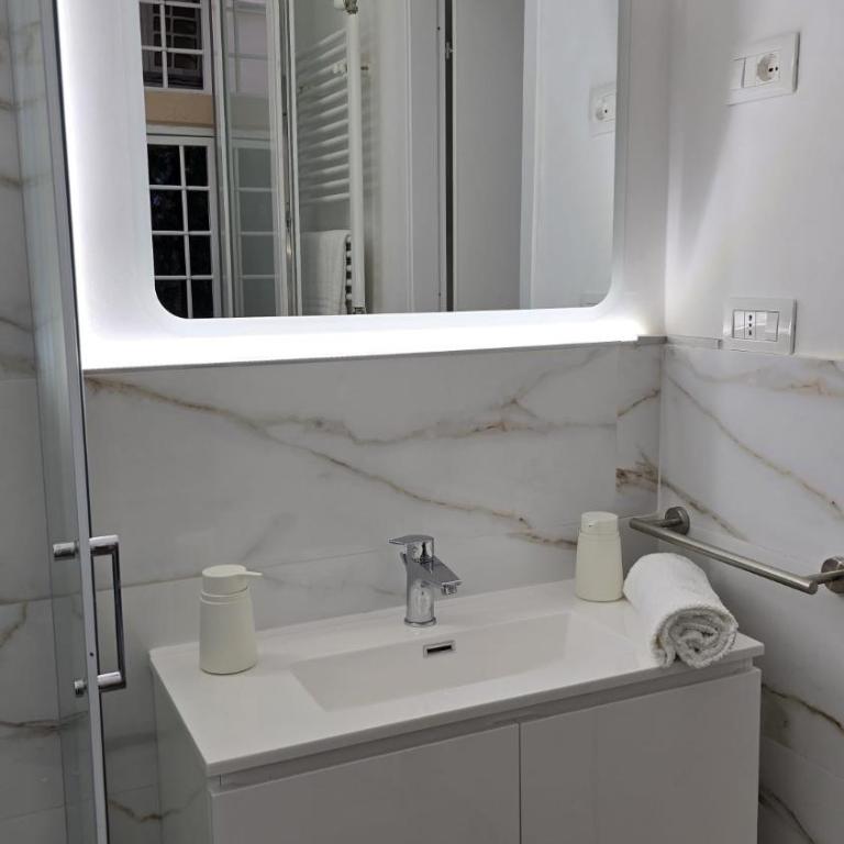 RBR Relax Boutique Rome - adiacente metropolitana per il centro di roma - Appartamento su 2 Livelli - 37