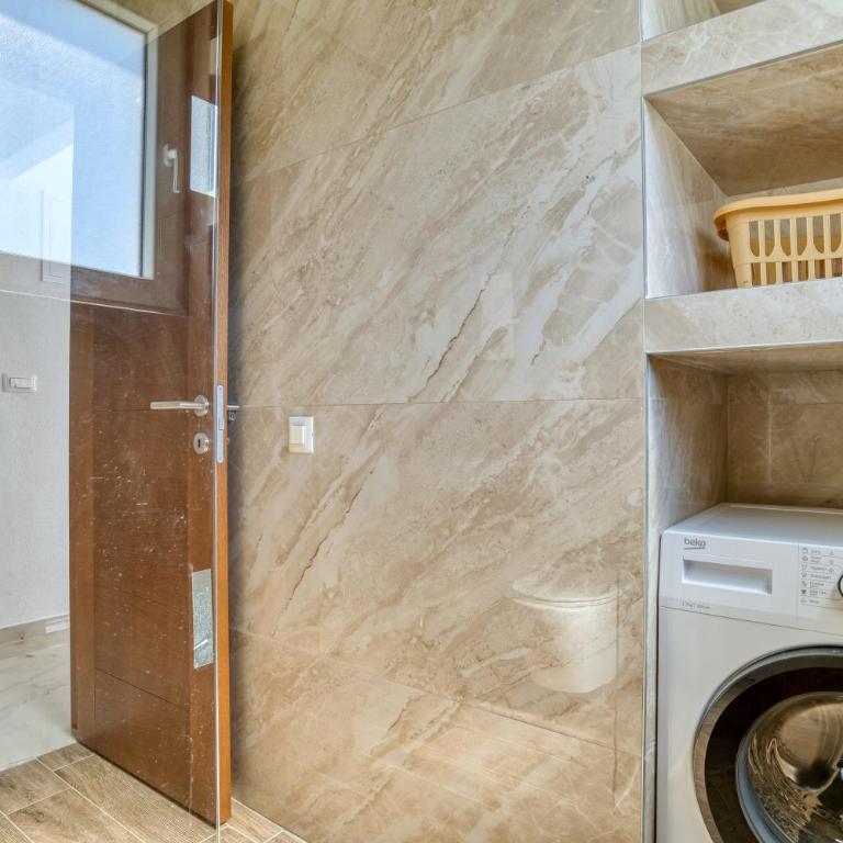 Apartments Ljubica - Three-Bedroom Apartment with Sea View - 47