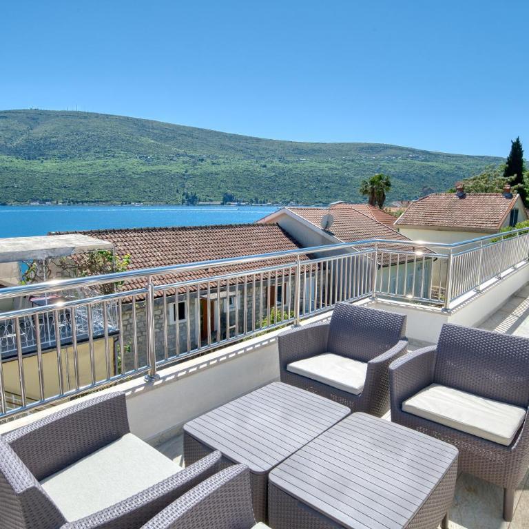 Apartments Ljubica - Three-Bedroom Apartment with Sea View - 9