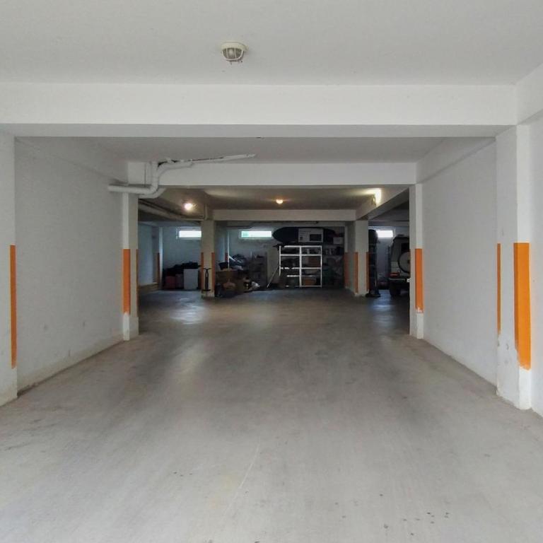 Club House Apartment with Garden and Pool - One-Bedroom Apartment - 4