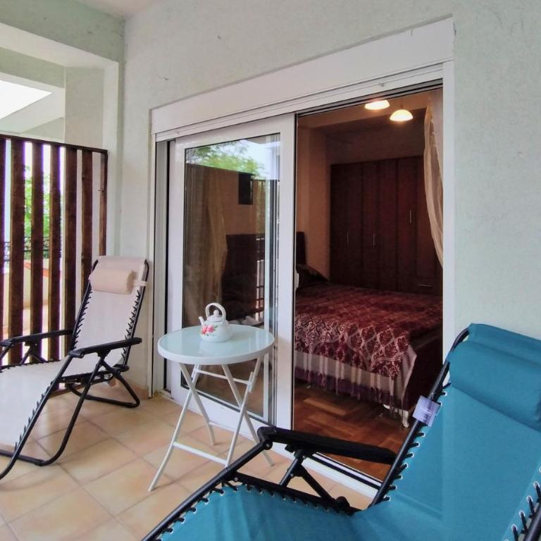 Club House Apartment with Garden and Pool - One-Bedroom Apartment - 22