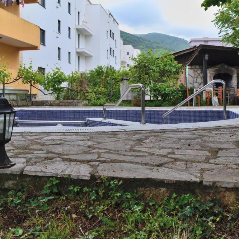 Club House Apartment with Garden and Pool - One-Bedroom Apartment - 35