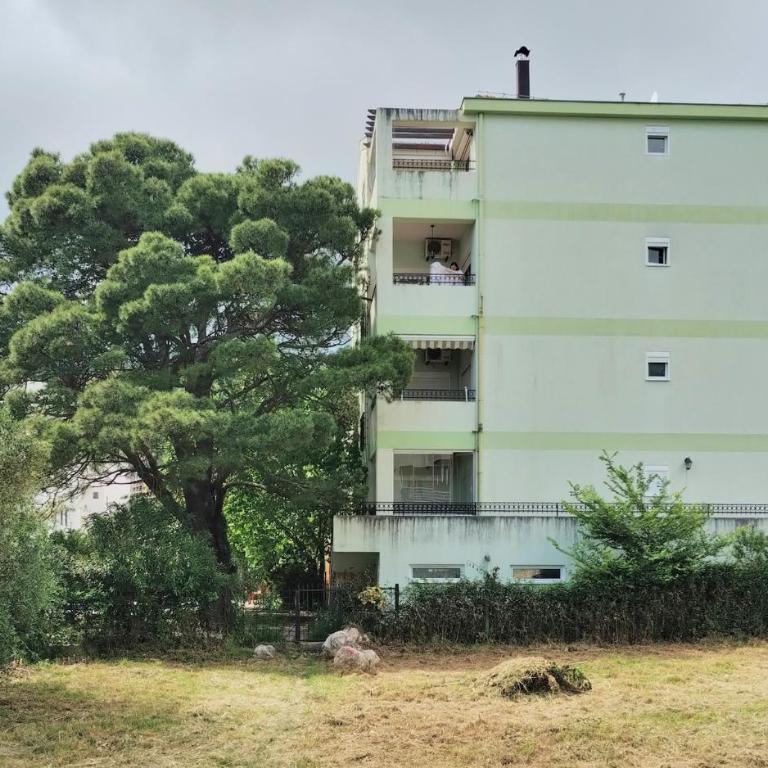 Club House Apartment with Garden and Pool - One-Bedroom Apartment - 40